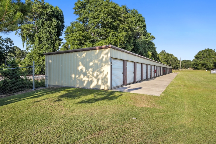 freeup storage lake park - driveup unit